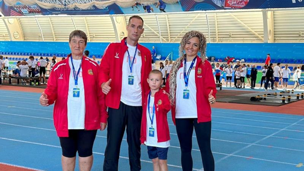 Брянскую область на Финальном этапе Всероссийского фестиваля ВФСК ГТО среди семейных команд представляет семья Чепелуевых из г. Дятькова, показавшая самый высокий результат (1480 очков) на региональном фестивале ВФСК ГТО среди семейных команд. Брянскую область на Финальном этапе Всероссийского фестиваля ВФСК ГТО среди семейных команд представляет семья Чепелуевых из г. Дятькова, показавшая самый высокий результат (1480 очков) на региональном фестивале ВФСК ГТО среди семейных команд.